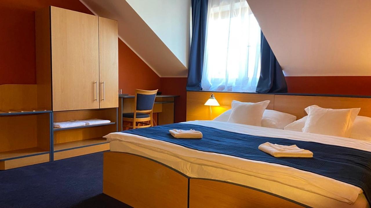 Hotel U Milina Exterior photo