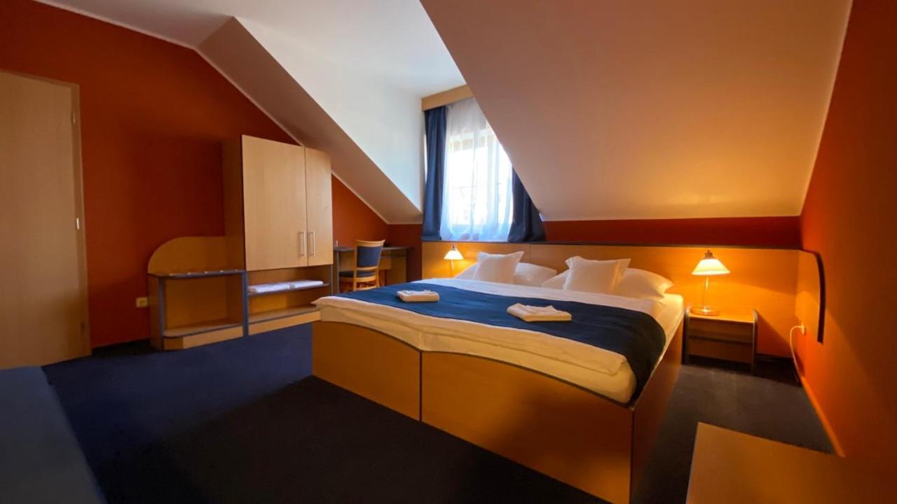 Hotel U Milina Exterior photo