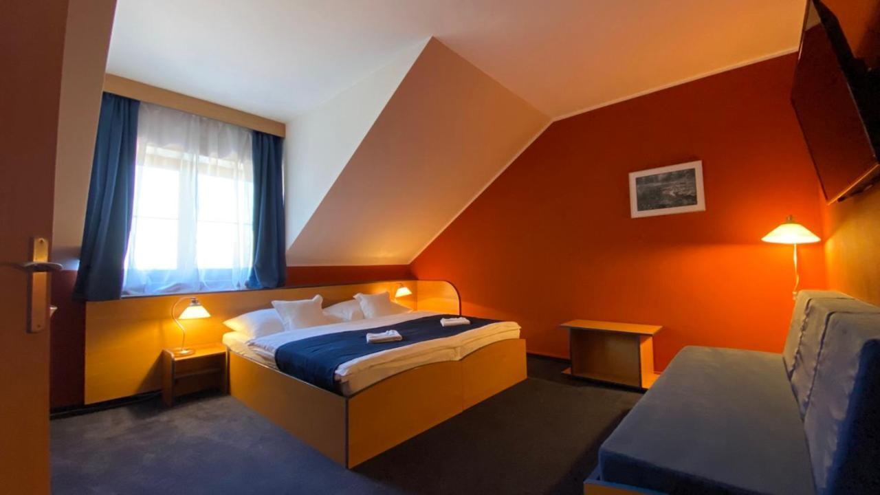 Hotel U Milina Exterior photo