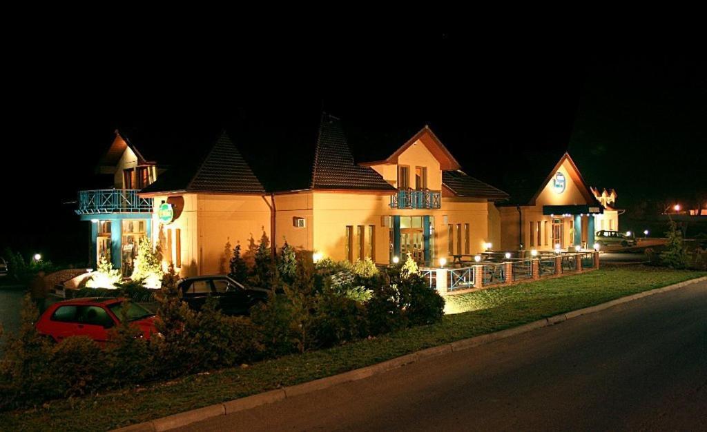Hotel U Milina Exterior photo